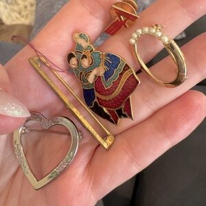 Set of adorable vintage pins! Great unique gift